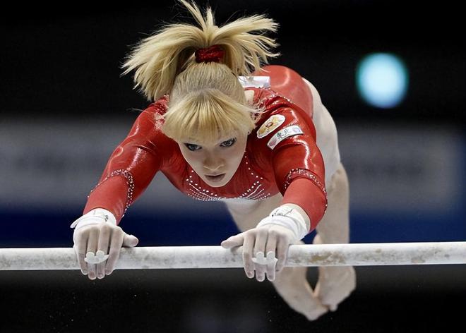 精湛表演:意大利和俄罗斯体操选手角逐 精湛表演:意大利和俄罗斯体操选手角逐