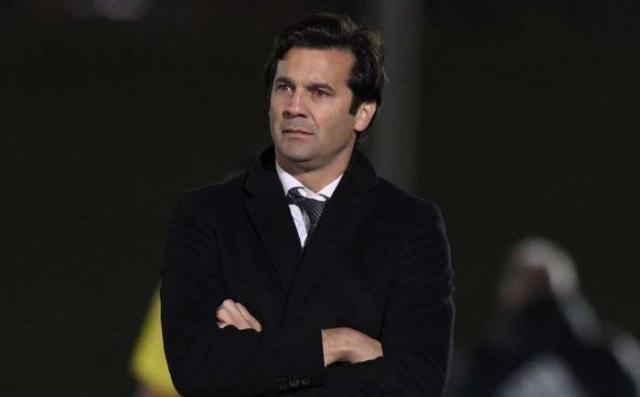 球队管理层辞退教练,寻找新的带队人选 球队管理层辞退教练,寻找新的带队人选