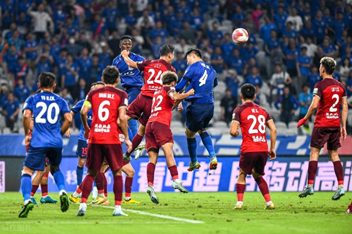 雷速官网下载-内外援合作默契，重燃球队战火