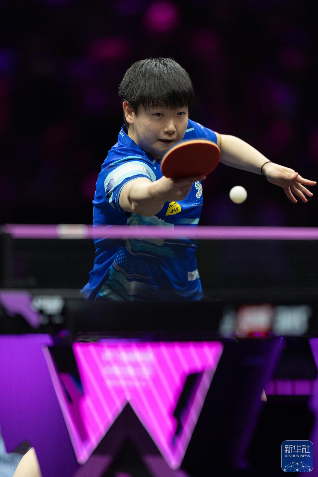 雷速-乒乓球公开赛选手实力激烈争夺，争取胜利